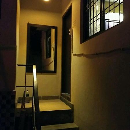 Metro House Hotel New Delhi Buitenkant foto