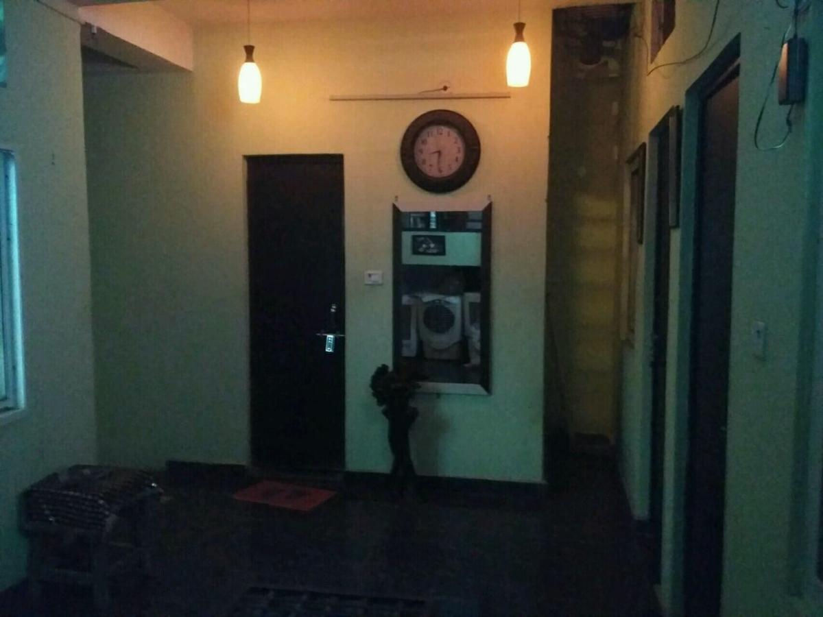 Metro House Hotel New Delhi Buitenkant foto